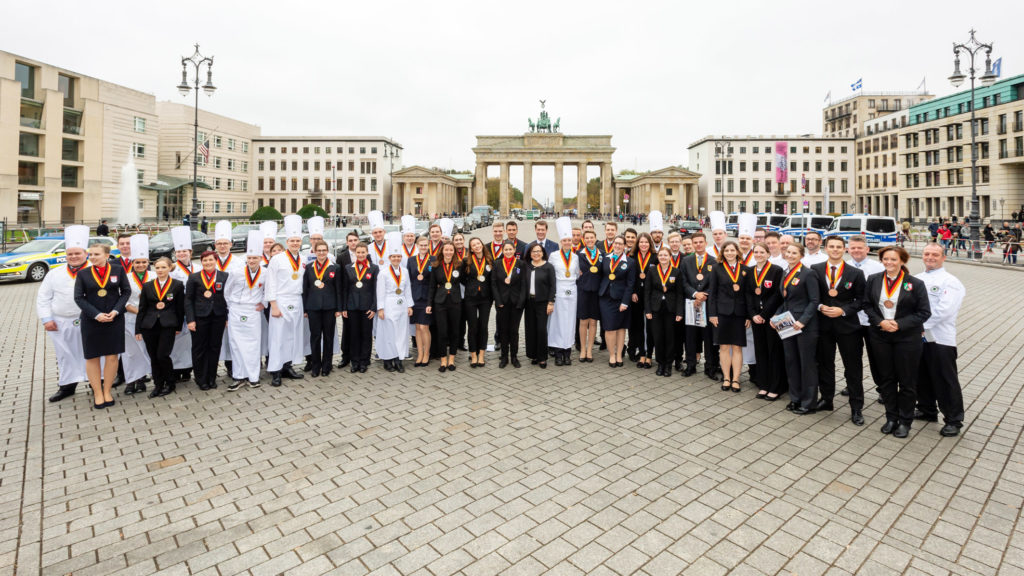 Der Nachwuchs der Hotellerie und Gastronomie glänzte in Berlin. Foto: DEHOGA_Svea Pietschmann