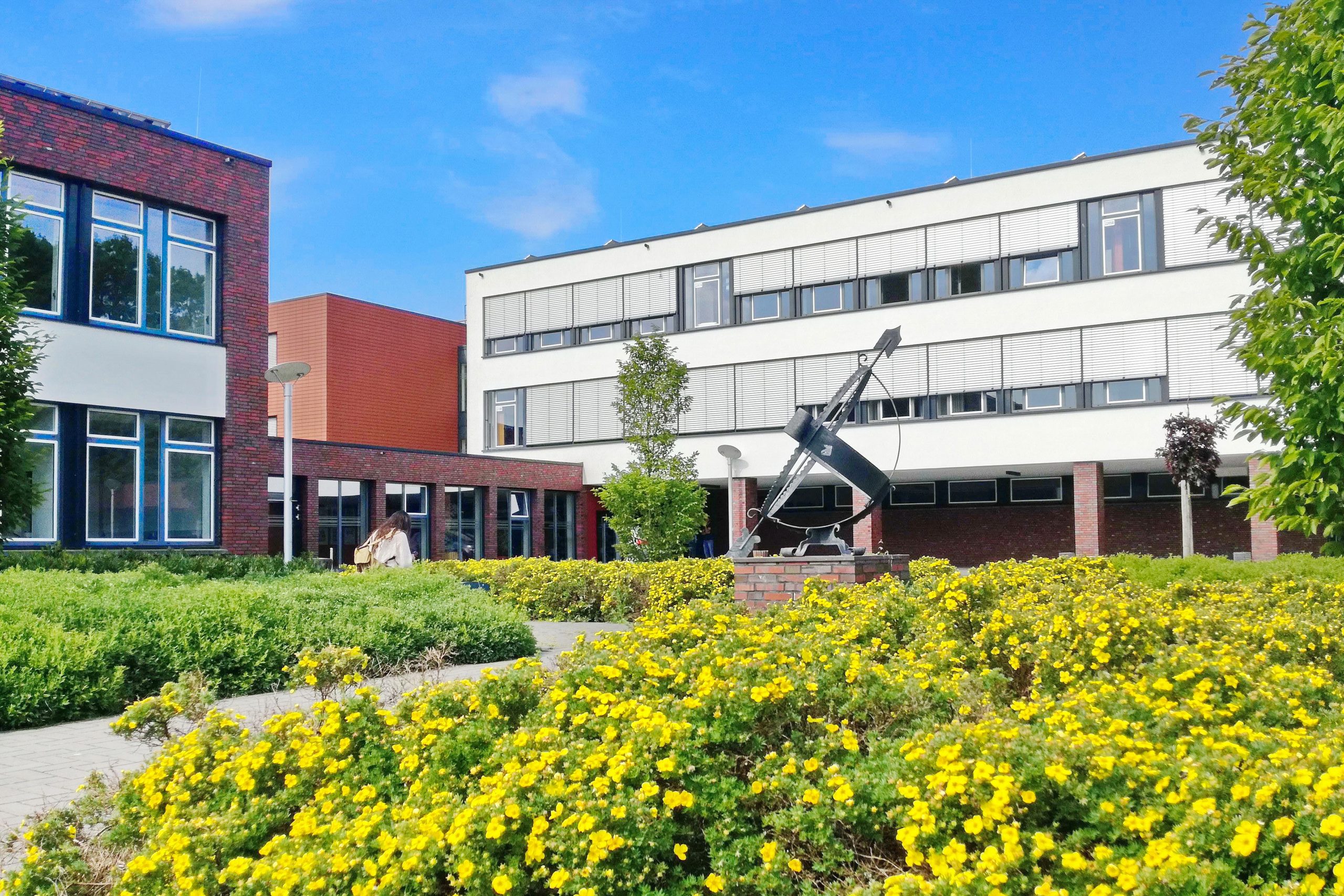 Das Gebäude des Berufskollegs von außen. Foto: Berufskolleg Lise Meitner (BKLM)